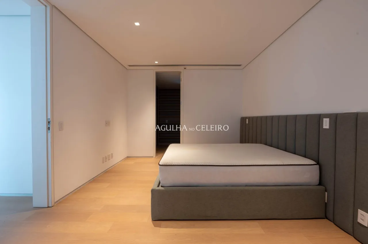 Casa à venda em condomínio em Moema. – 22896