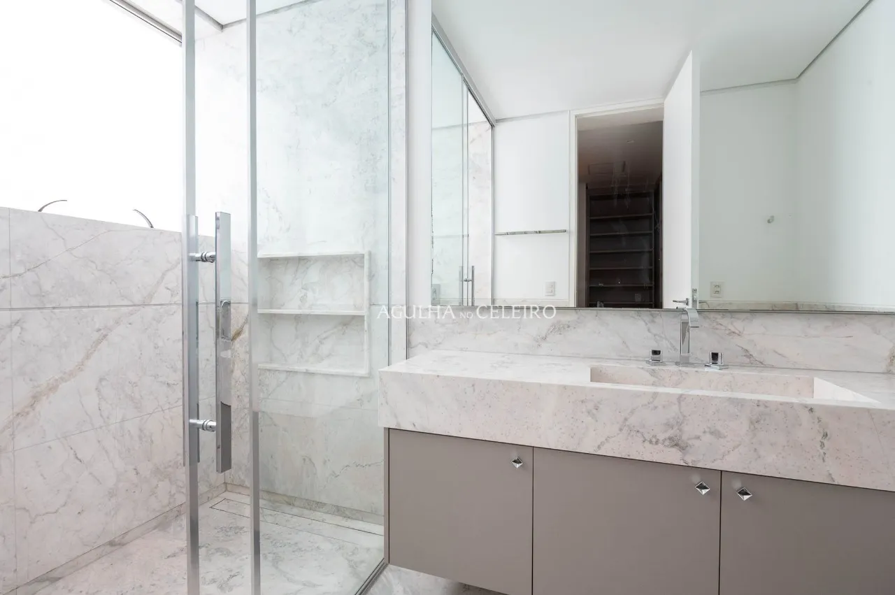 Casa à venda em condomínio em Moema. – 22896