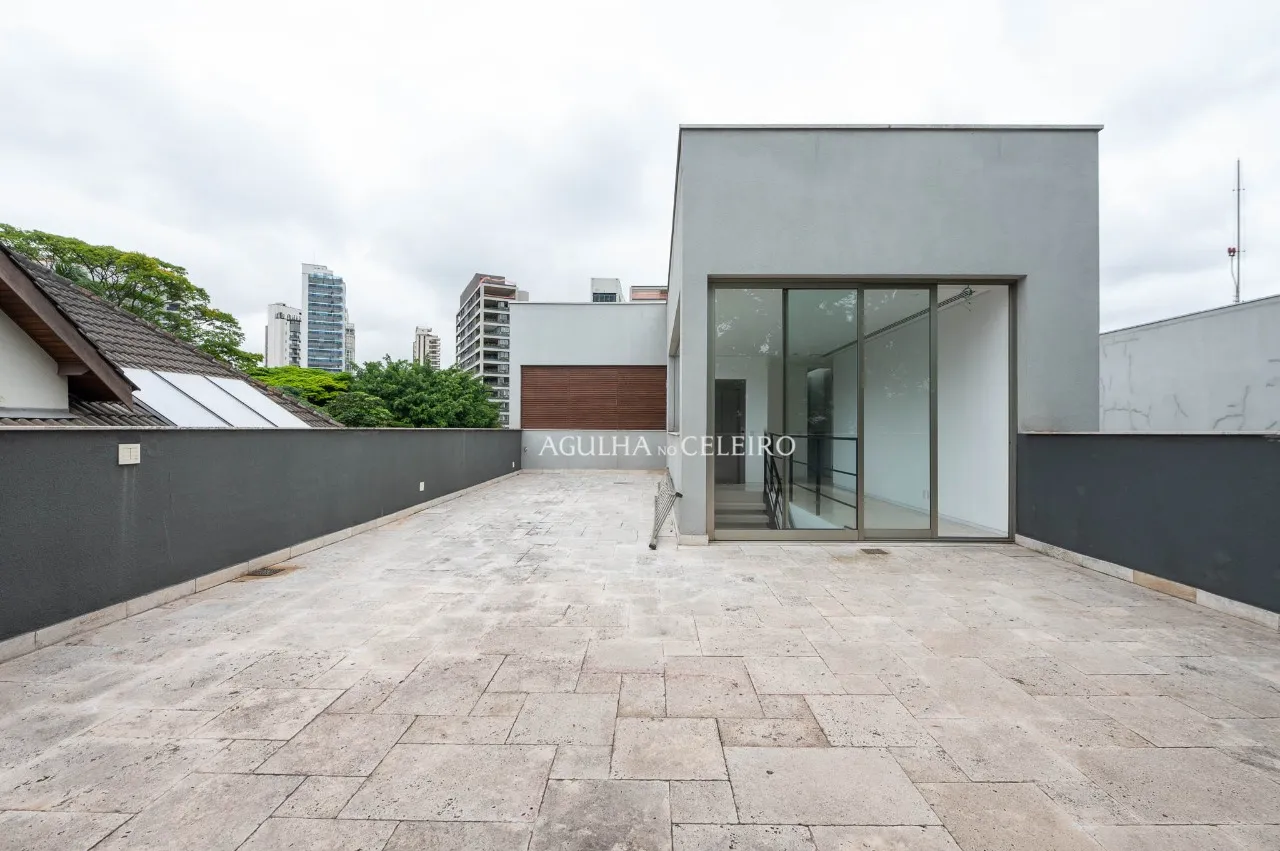 Casa à venda em condomínio em Moema. – 22896