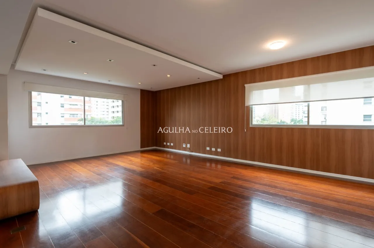 Apartamento reformado à venda em Moema. – 22917