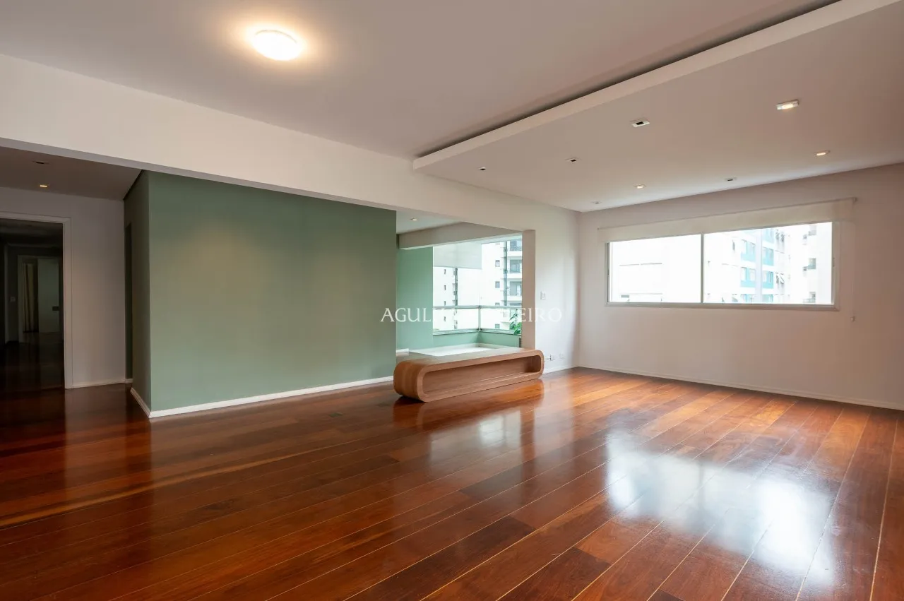 Apartamento reformado à venda em Moema. – 22917
