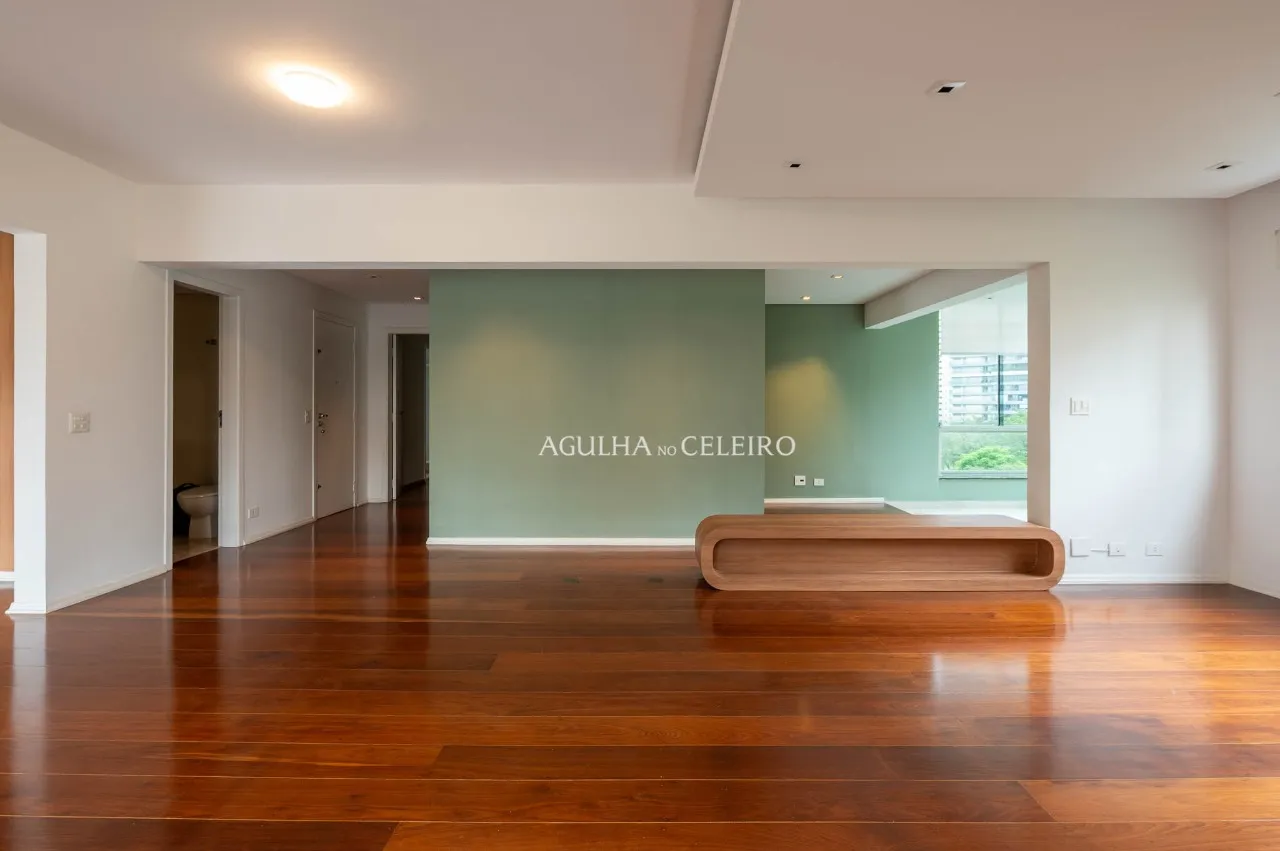 Apartamento reformado à venda em Moema. – 22917