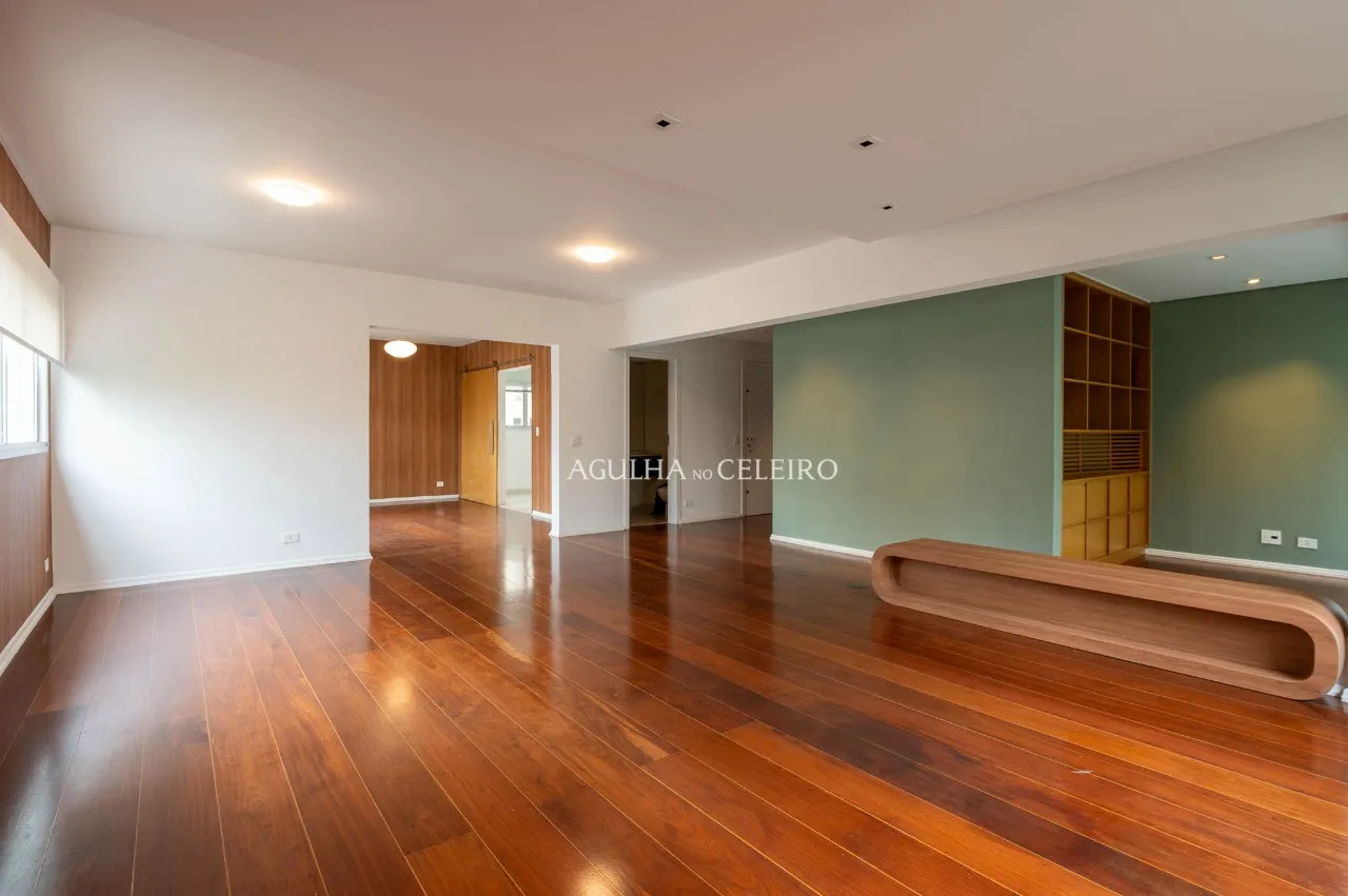 Apartamento reformado à venda em Moema. – 22917