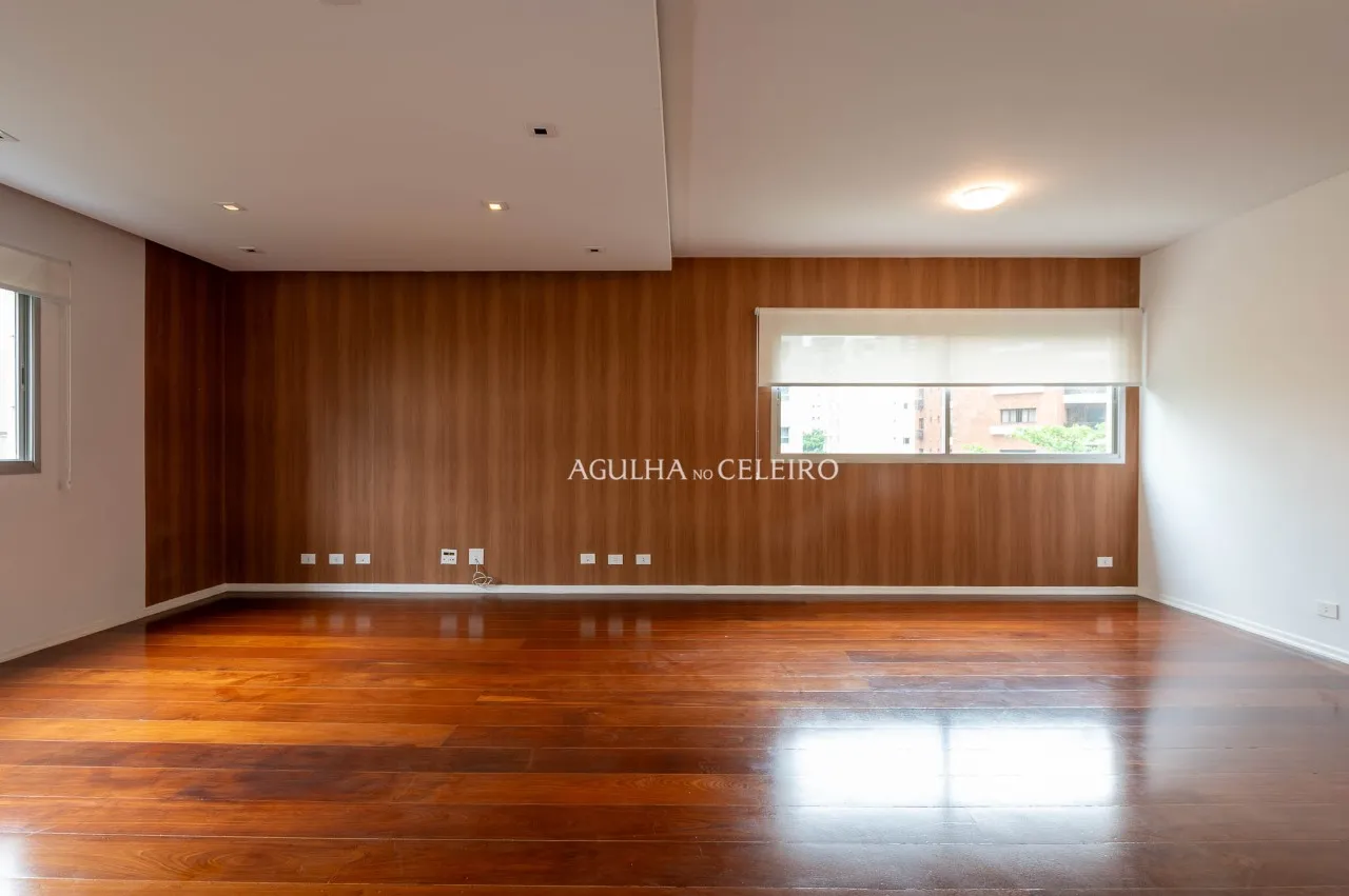 Apartamento reformado à venda em Moema. – 22917