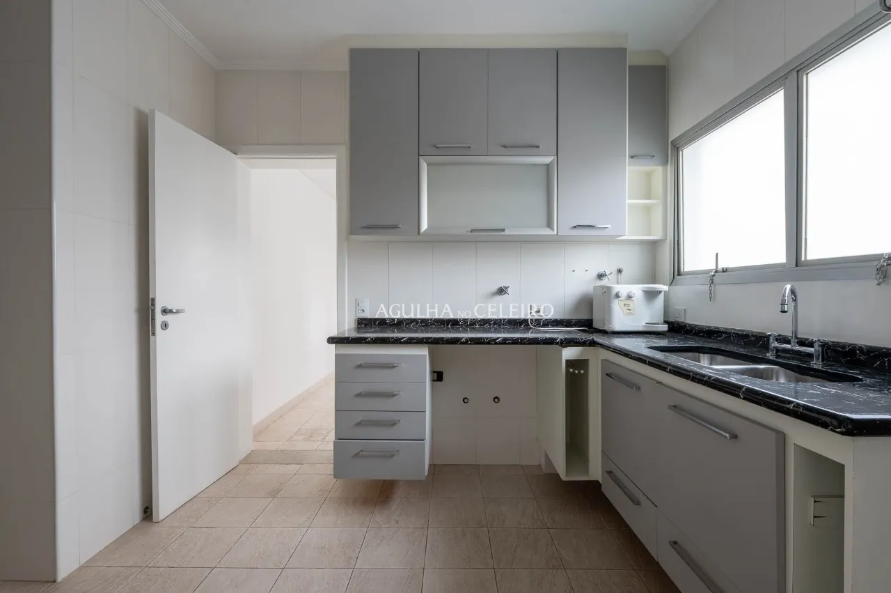 Apartamento reformado à venda em Moema. – 22917