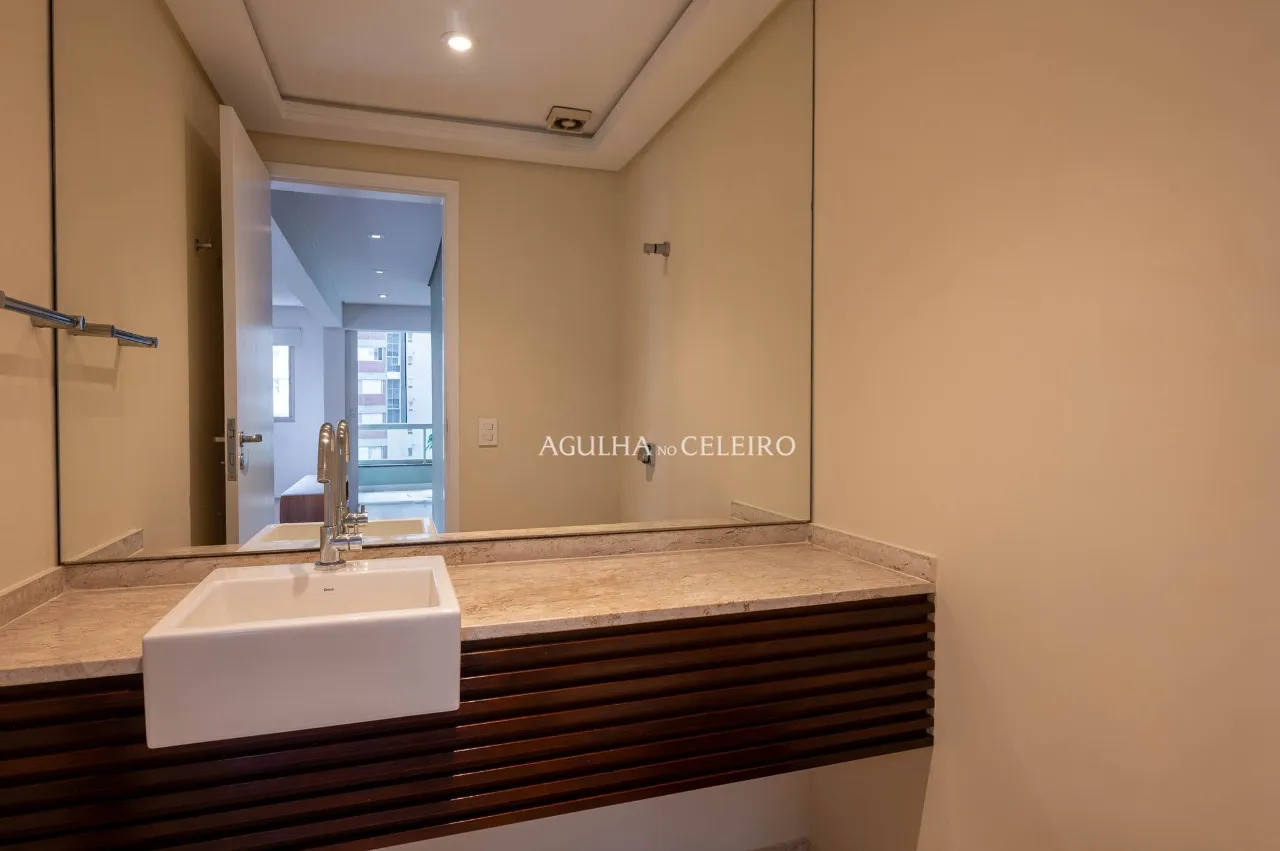 Apartamento reformado à venda em Moema. – 22917
