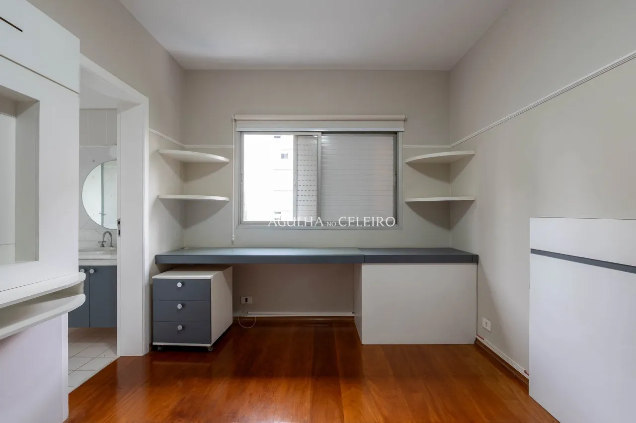 Apartamento reformado à venda em Moema. – 22917