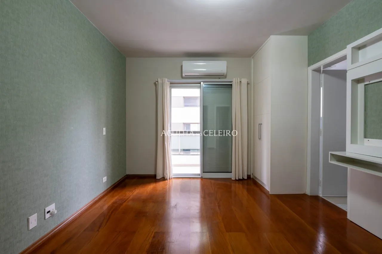 Apartamento reformado à venda em Moema. – 22917