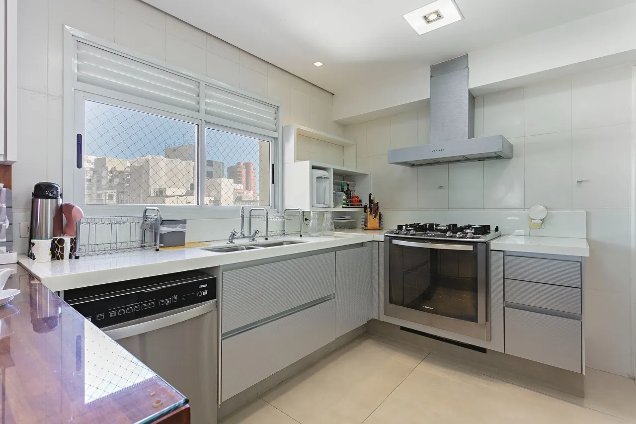 Varanda envidraçada, área gourmet integrada e localização próxima do Ibirapuera – 22930