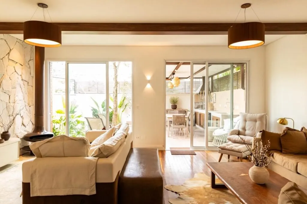 Casa de Condomínio com 330 m², 3 Suítes e Piscina Privativa no Jardim Guedala – 22948