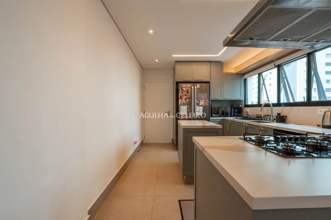 Apartamento recém-reformado com ambientes amplos e muita luz natural no Brooklin – 22951