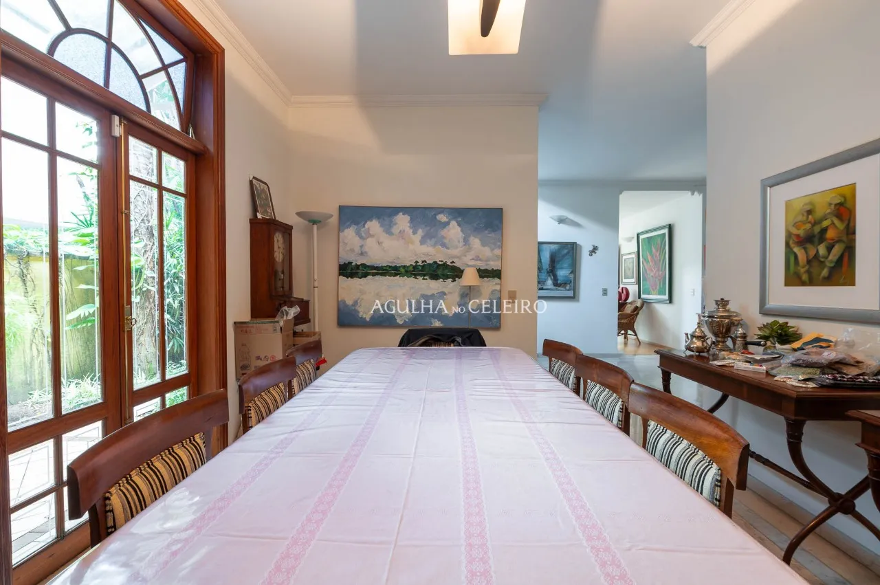 Casa com ambientes integrados e jardim em rua fechada em Pinheiros – 22970