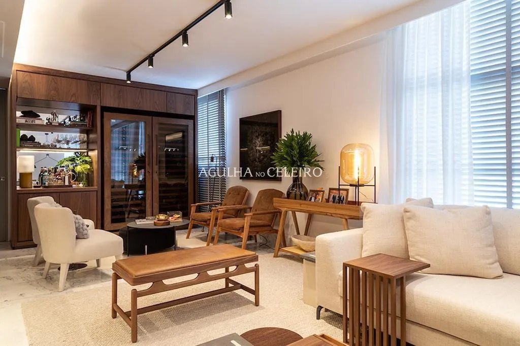 Apartamento reformado com vista livre e planta excepcional. – AP4553