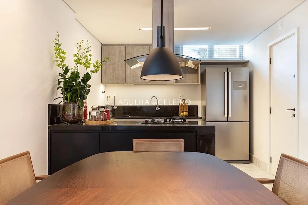 Apartamento reformado com vista livre e planta excepcional. – AP4553