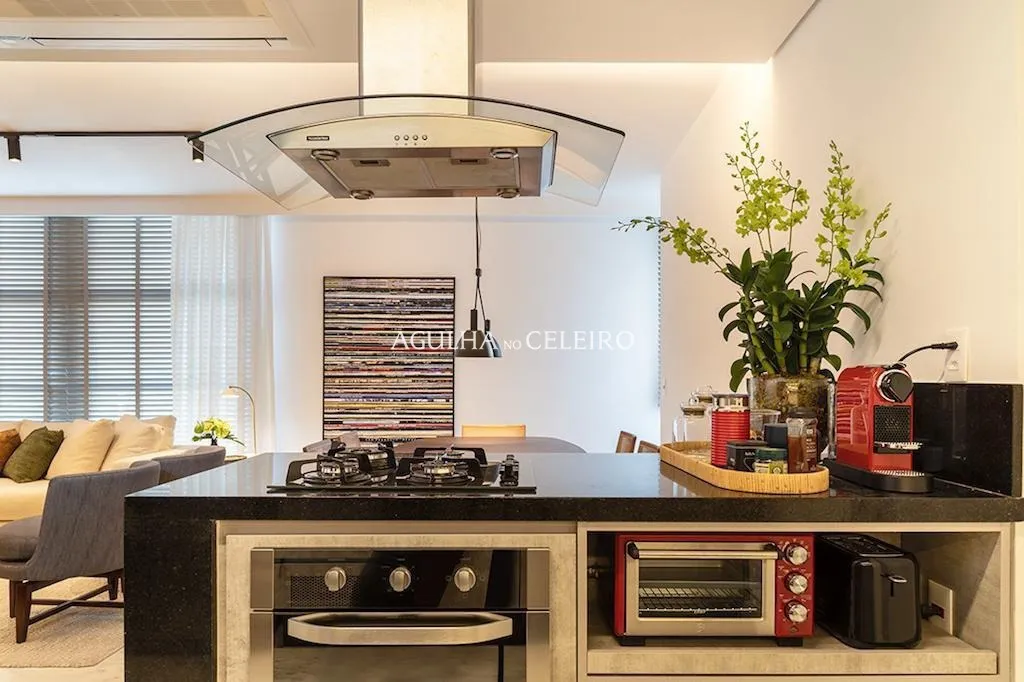Apartamento reformado com vista livre e planta excepcional. – AP4553