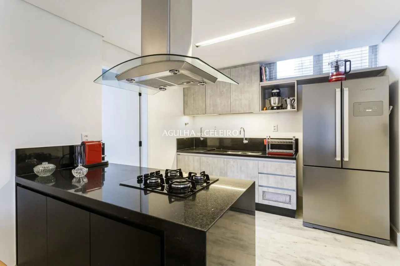 Apartamento reformado com vista livre e planta excepcional. – AP4553