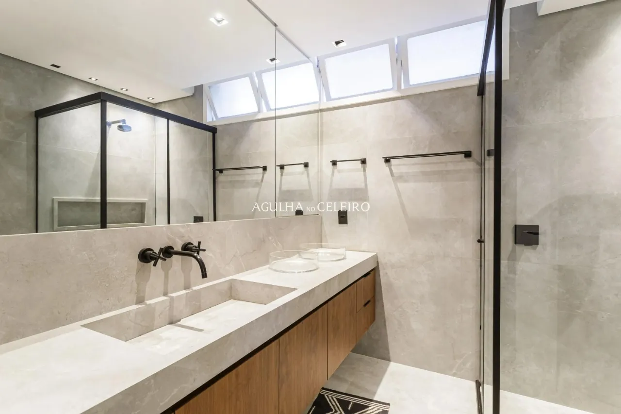 Apartamento reformado com vista livre e planta excepcional. – AP4553
