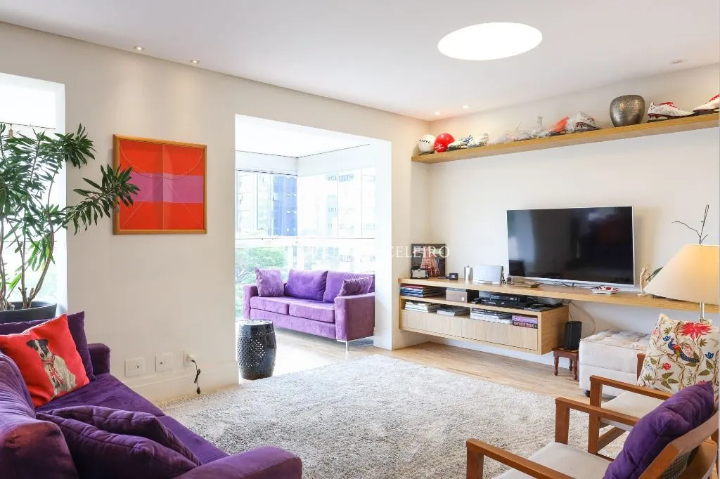 Apartamento em prédio moderno à venda no Itaim Bibi. – AP8378