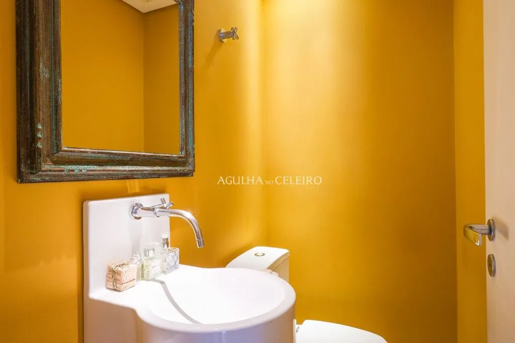 Apartamento em prédio moderno à venda no Itaim Bibi. – AP8378