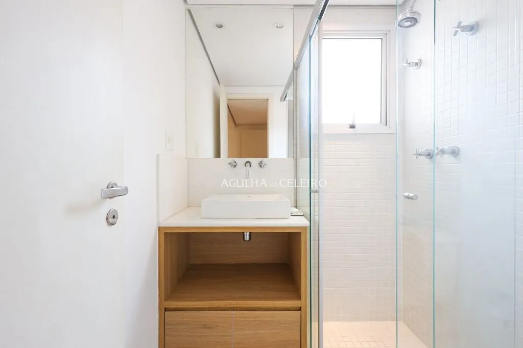 Apartamento em prédio moderno à venda no Itaim Bibi. – AP8378