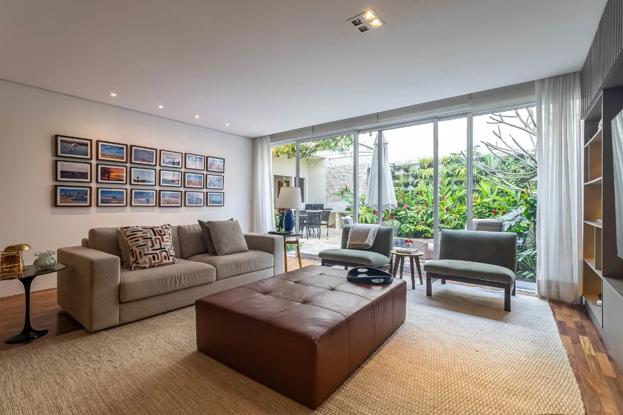 Casa reformada, ampla e com um charme aconchegante, com quintal e piscina, no Jardim Paulistano. – CA0099