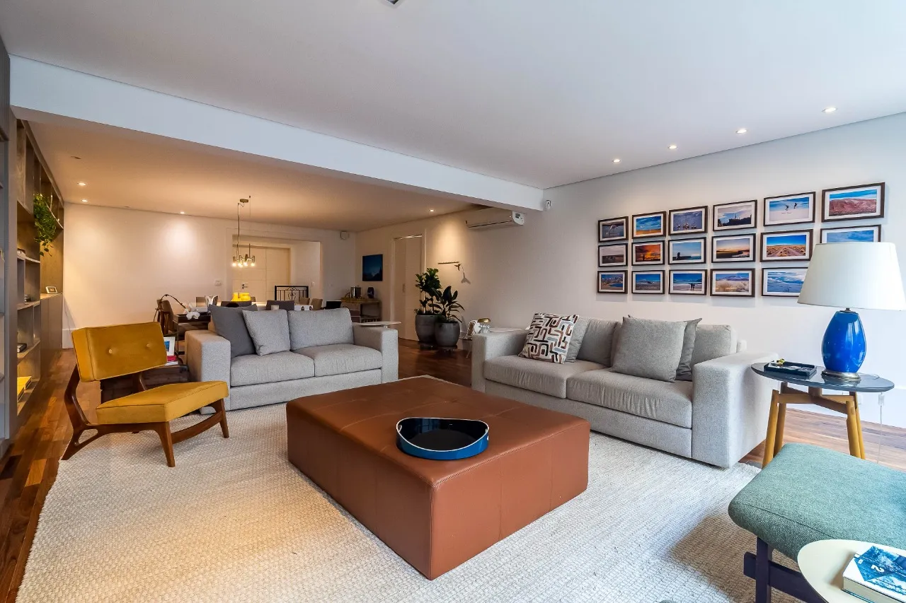 Casa reformada, ampla e com um charme aconchegante, com quintal e piscina, no Jardim Paulistano. – CA0099