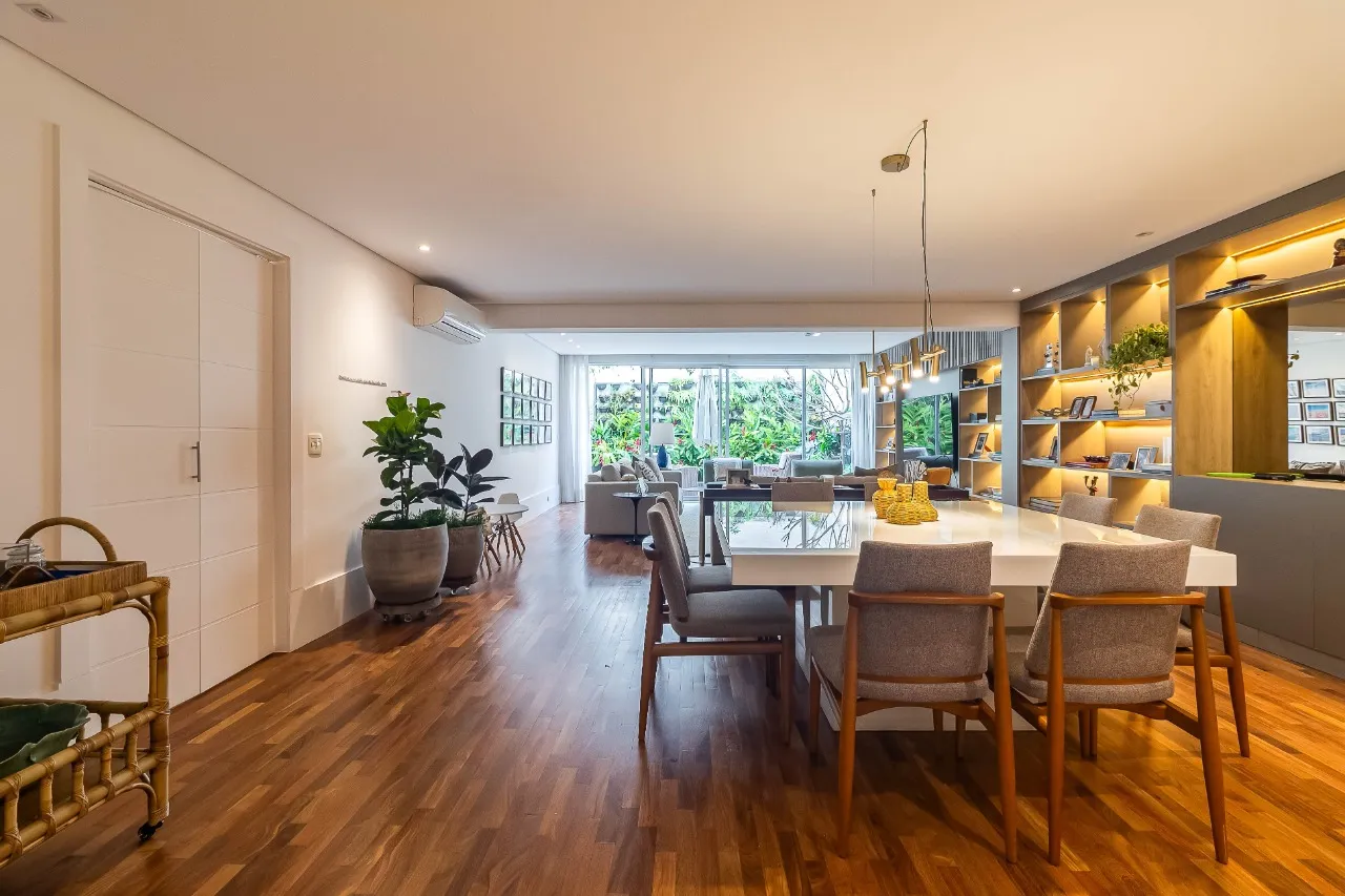 Casa reformada, ampla e com um charme aconchegante, com quintal e piscina, no Jardim Paulistano. – CA0099