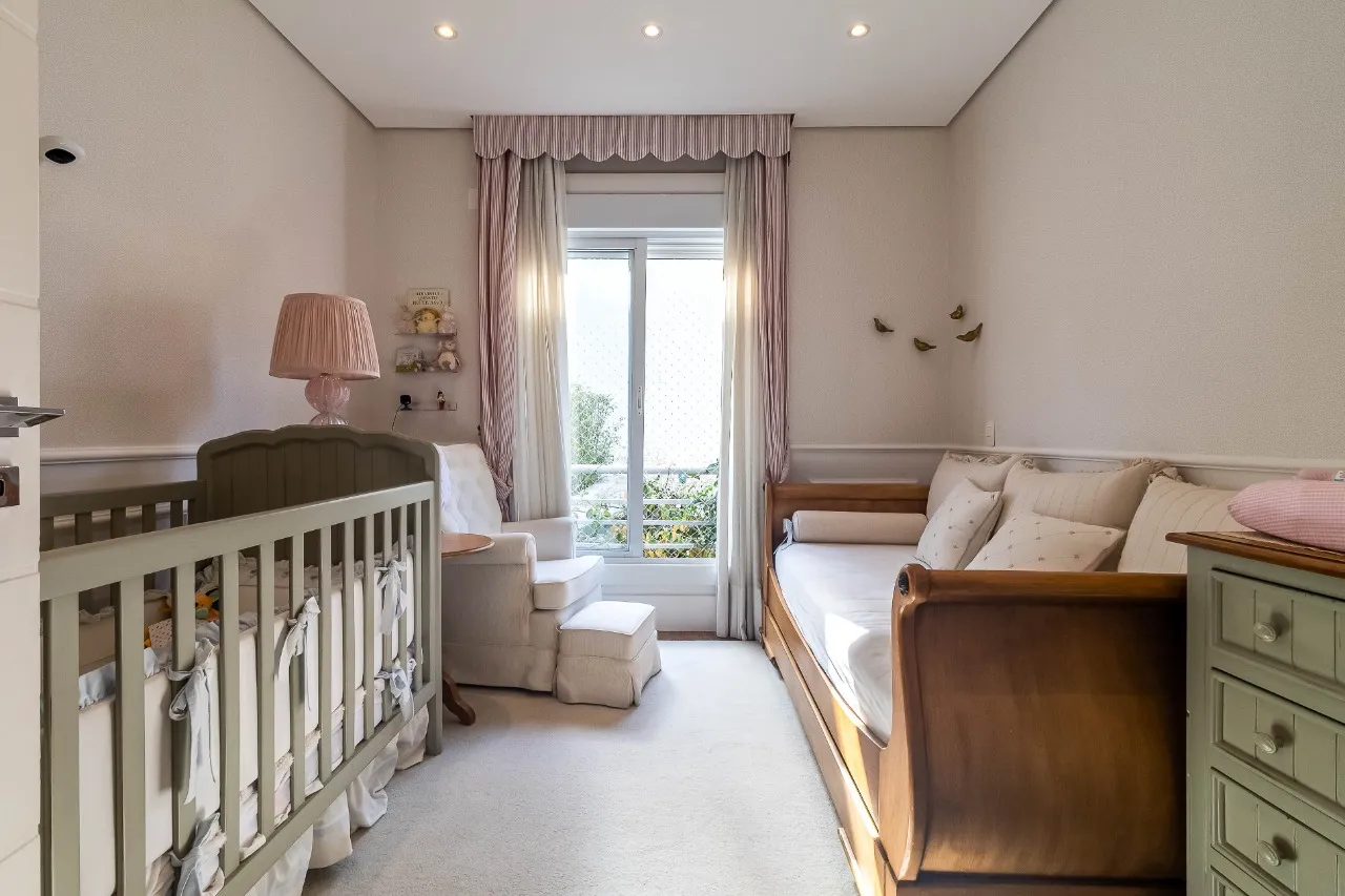 Casa reformada, ampla e com um charme aconchegante, com quintal e piscina, no Jardim Paulistano. – CA0099