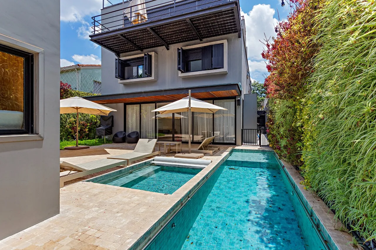 Casa contemporânea com lazer completo próximo ao Parque Ibirapuera – CA0974