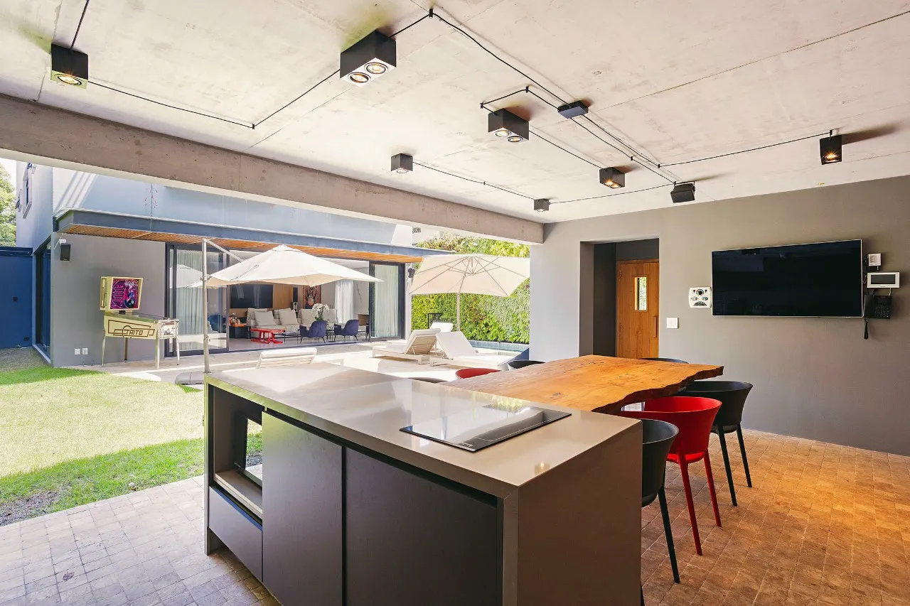 Casa contemporânea com lazer completo próximo ao Parque Ibirapuera – CA0974