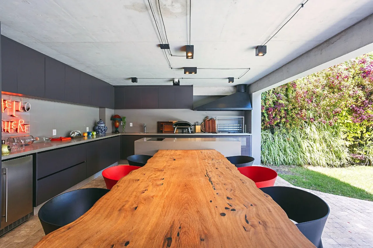 Casa contemporânea com lazer completo próximo ao Parque Ibirapuera – CA0974