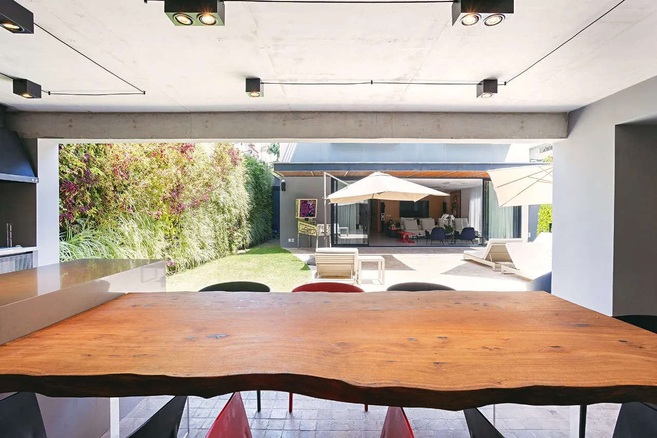 Casa contemporânea com lazer completo próximo ao Parque Ibirapuera – CA0974