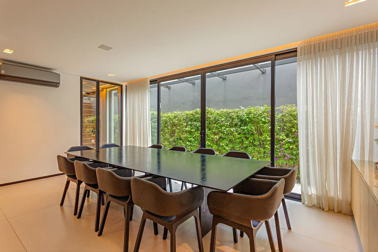 Casa contemporânea com lazer completo próximo ao Parque Ibirapuera – CA0974