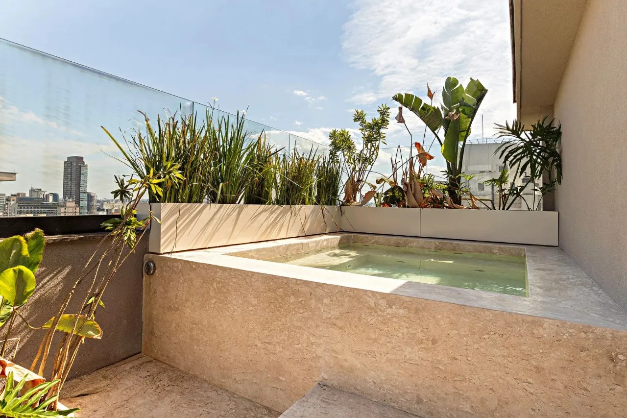 Cobertura duplex com piscina e vista livre no Itaim Bibi – CO0434