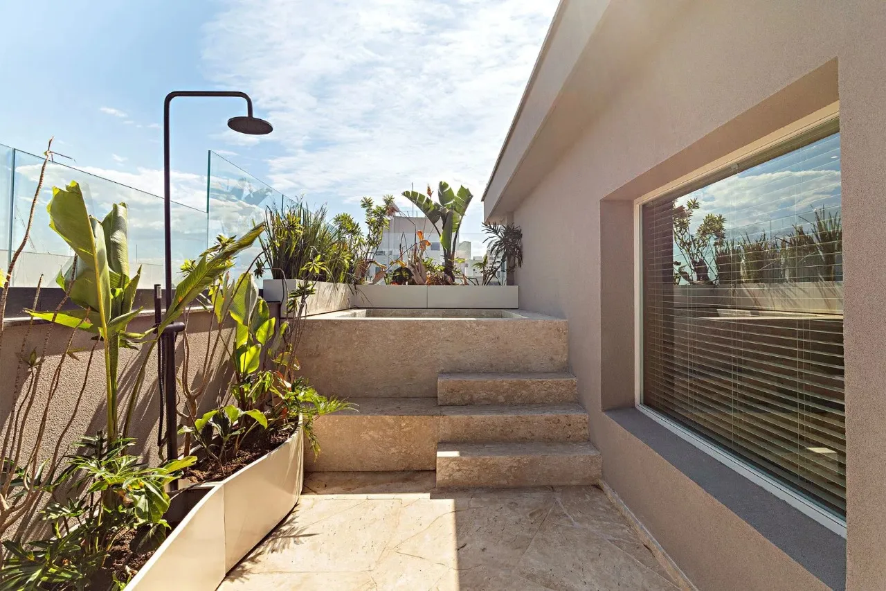 Cobertura duplex com piscina e vista livre no Itaim Bibi – CO0434
