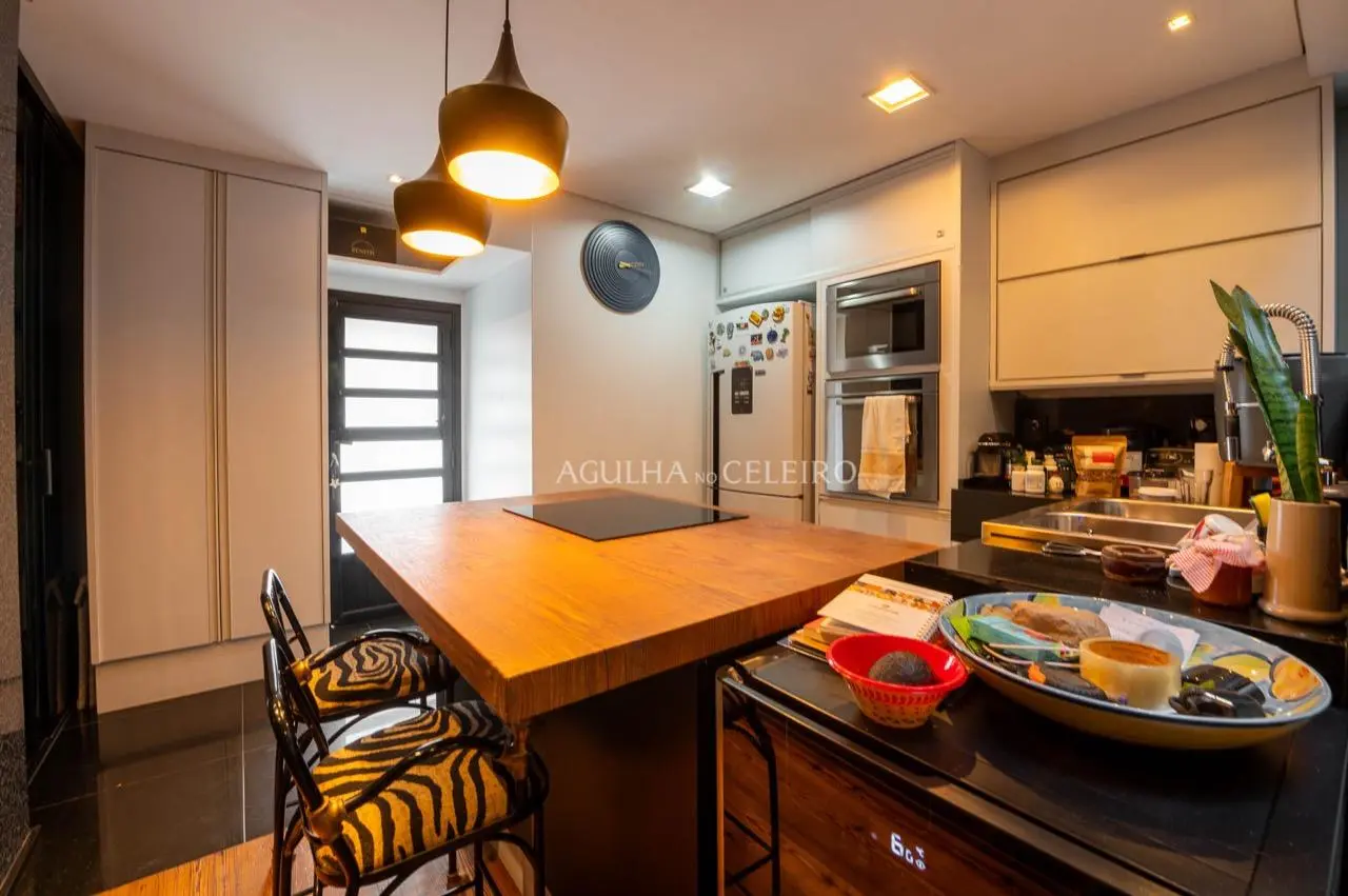 Casa de vila maravilhosa com atmosfera única no Jardim América. – VL0004